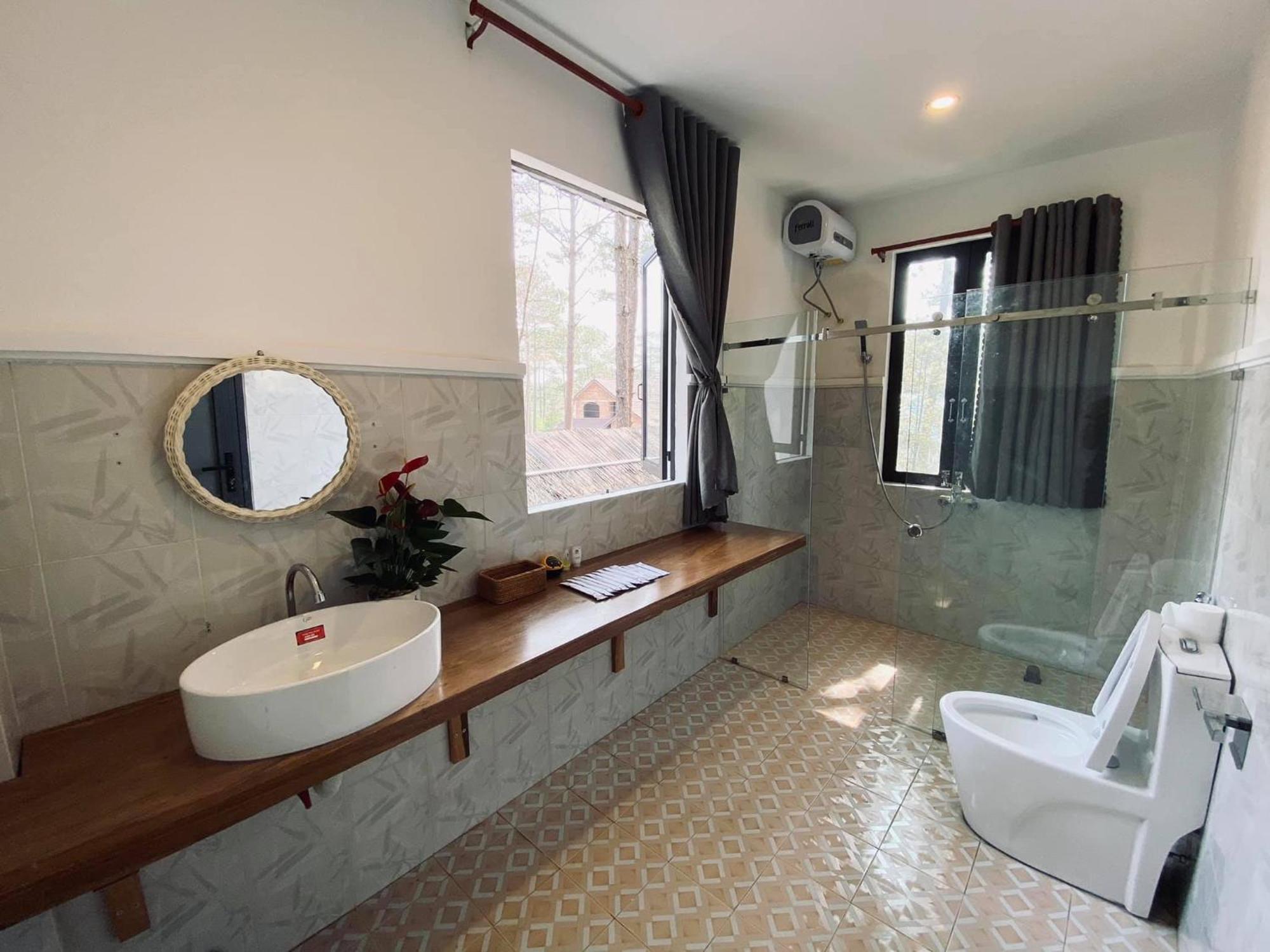 S'Nghe Homestay Mang Den Kon Von Kla Esterno foto